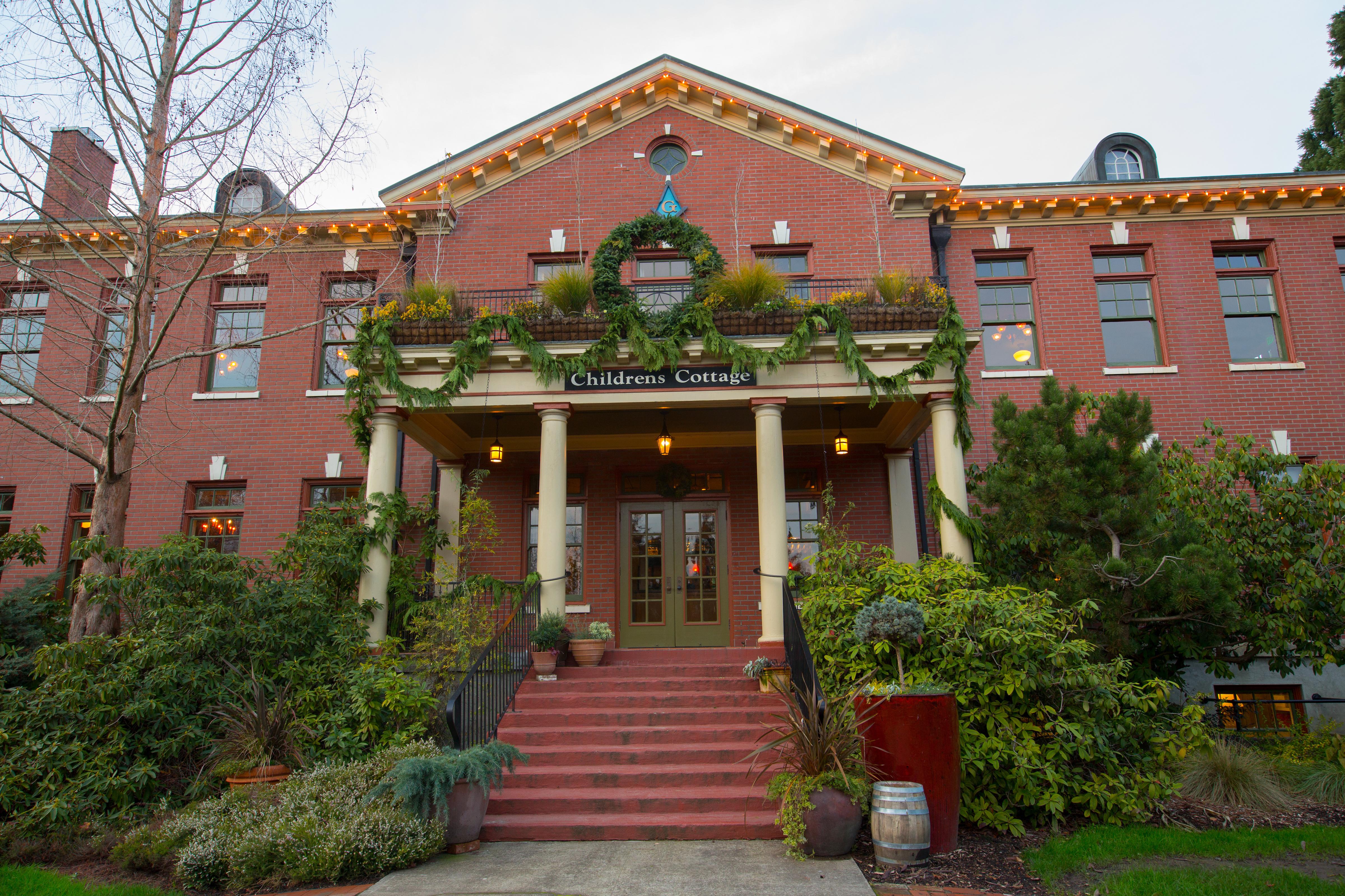 Mcmenamins Grand Lodge Forest Grove Exterior foto