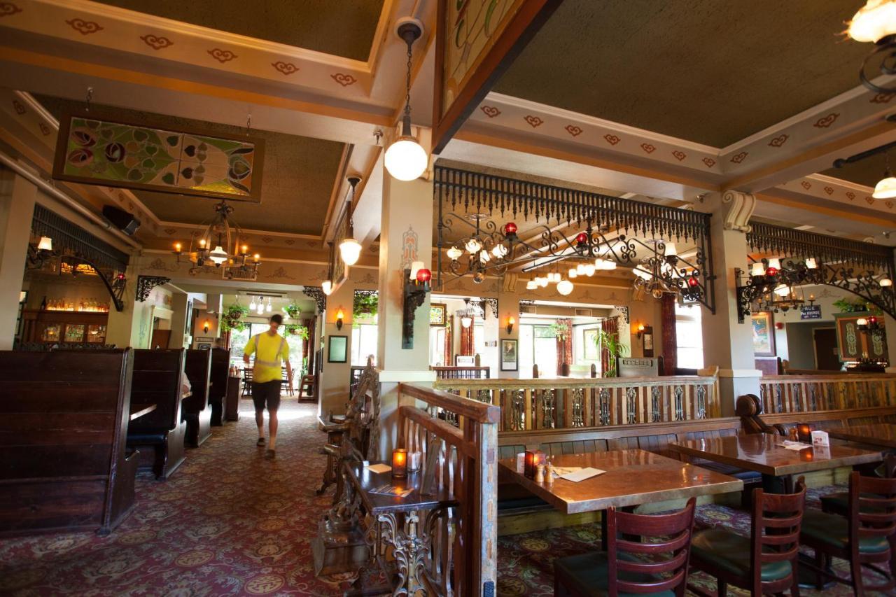 Mcmenamins Grand Lodge Forest Grove Exterior foto