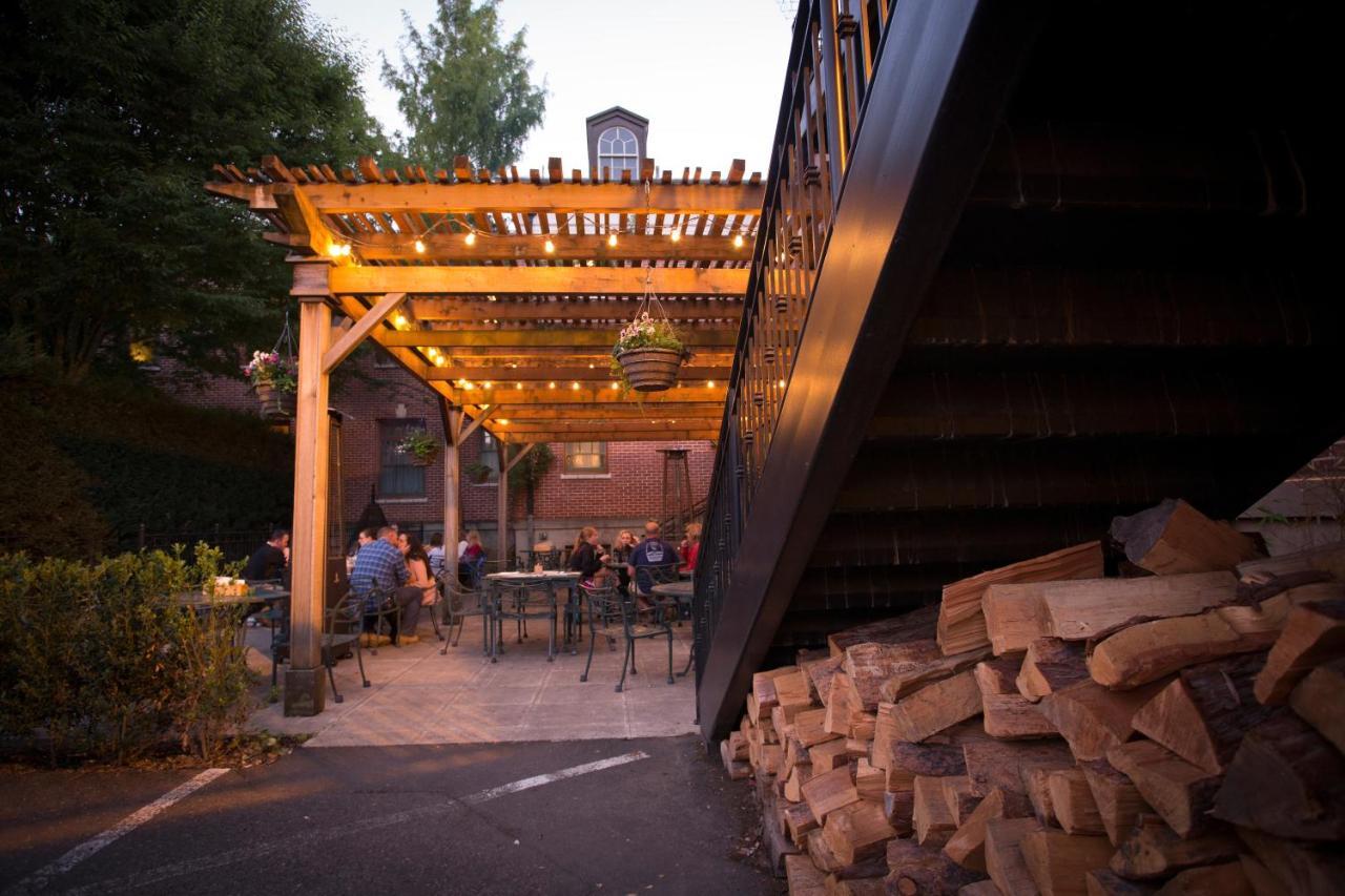 Mcmenamins Grand Lodge Forest Grove Exterior foto